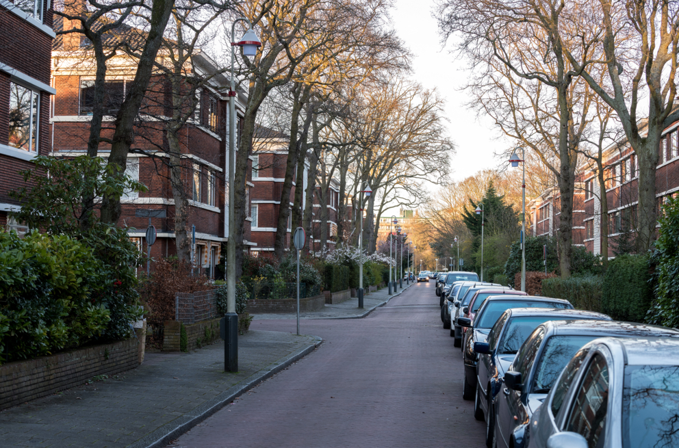 Lightronics BERLAGE armatuur in een woonwijk in Den Haag