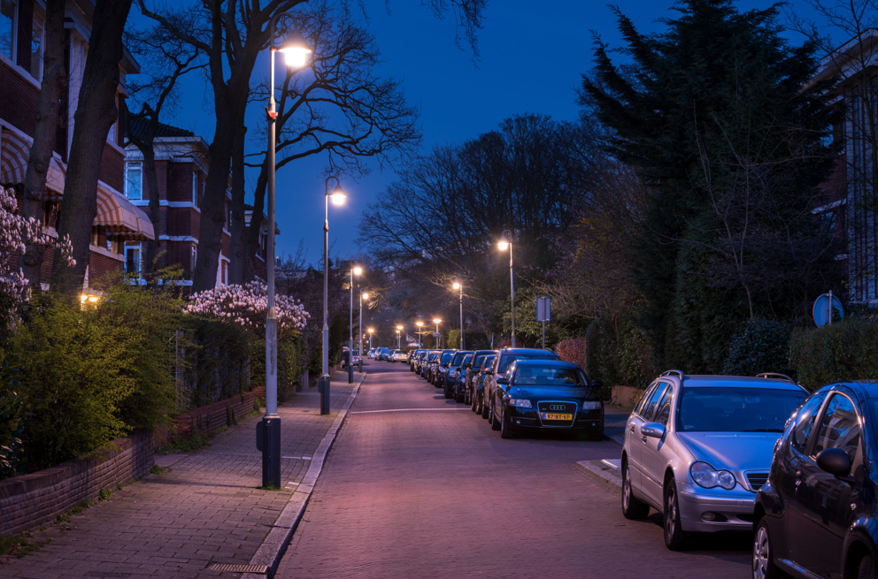 Lightronics BERLAGE armatuur in een woonwijk in Den Haag