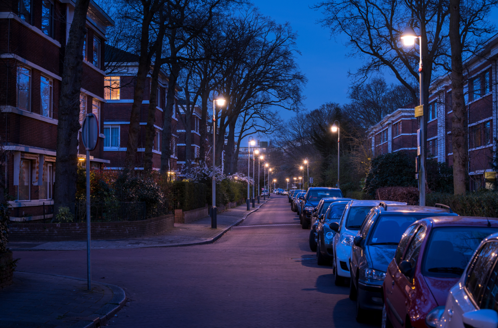 Lightronics BERLAGE armatuur in een woonwijk in Den Haag