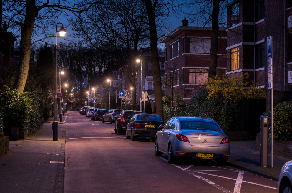 Lightronics BERLAGE armatuur in een woonwijk in Den Haag