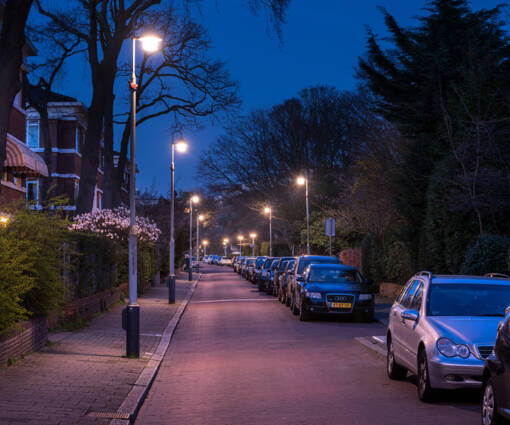 Lightronics BERLAGE armatuur in een woonwijk in Den Haag