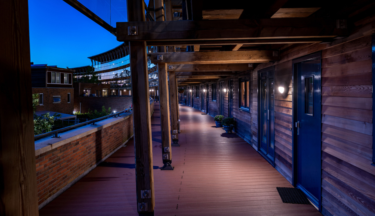 Lightronics DOTT armaturen in de galarij van appartementencomplex Hoge Rij in Deventer