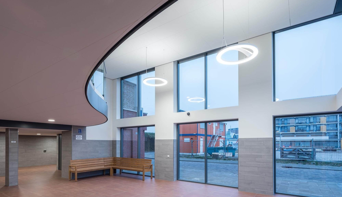 Lightronics armatuur CLARA 720 bij de entree van een appartementencomplex Lightronics armatuur CLARA 720 bij de entree van een appartementencomplex