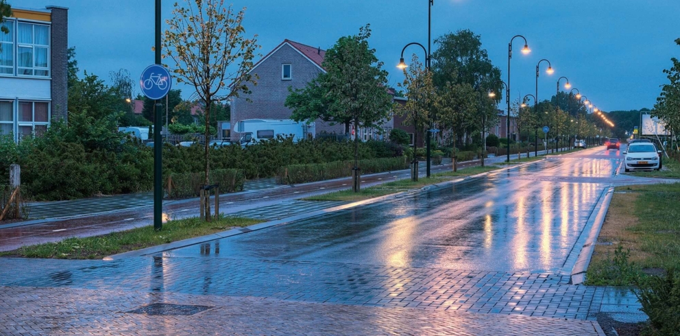 Lightronics MAK armatuur langs een straat Lightronics MAK armatuur langs een straat