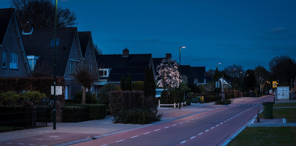 Lightronics PRUNUS C armatuur in een woonwijk Lightronics PRUNUS C armatuur in een woonwijk