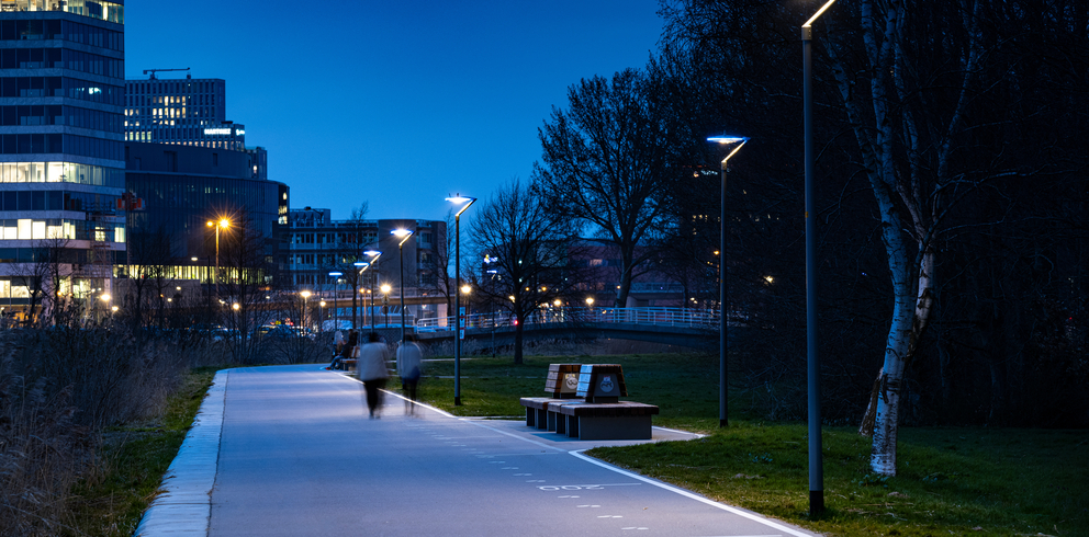 Lightronics PRUNUS F armaturen langs weg in het Lumierepark in Almere Lightronics PRUNUS F armaturen langs weg in het Lumierepark in Almere