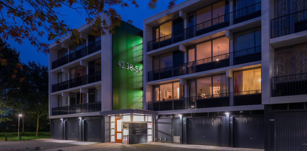 Lightronics GPA armaturen bij de entree van een appartementencomplex in Weezenhof in Nijmegen Lightronics GPA armaturen bij de entree van een appartementencomplex in Weezenhof in Nijmegen