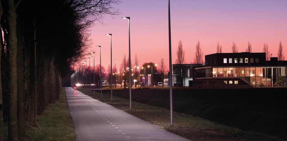 Lightronics BRISA BIKE armatuur langs een fietspad