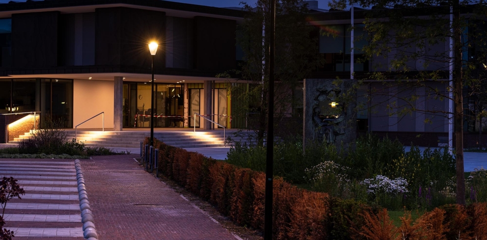 Lightronics PRUNUR A1 armatuur op een parkeerterrein