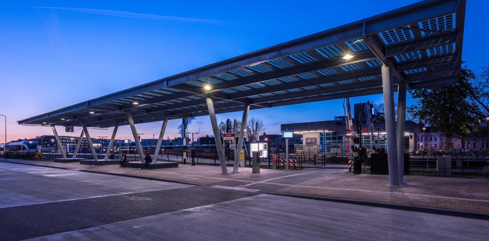 Lightronics PRUNUS D armatuur op een busstation