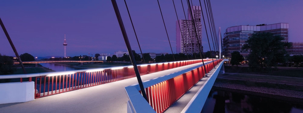 Lightronics TRITEGO armatuur op een brug