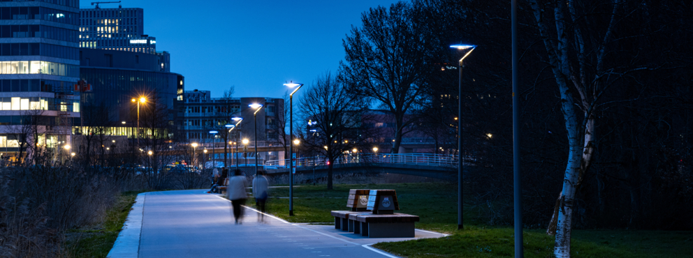Lightronics PRUNUS F armaturen langs weg in het Lumierepark in Almere Lightronics PRUNUS F armaturen langs weg in het Lumierepark in Almere
