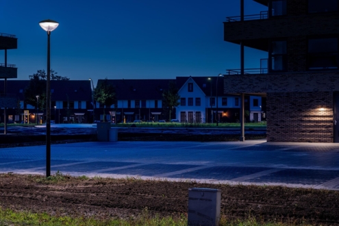 Lightronics armatuur CEDER op een parkeerplaats