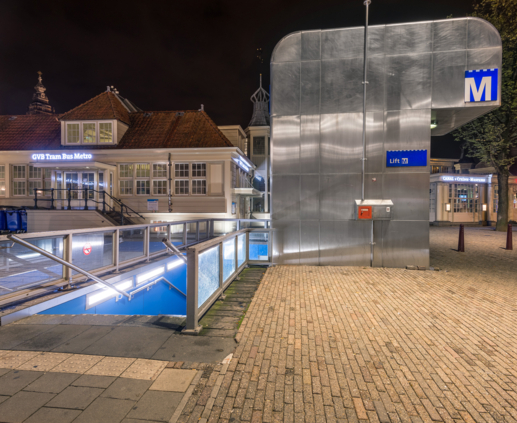Lightronics PLUTEGO armatuur stationsgebied Metro in Amsterdam-004