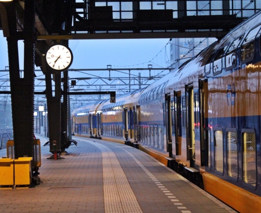 Lightronics armaturen voor treinstations Lightronics armaturen voor treinstations