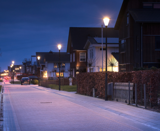 Lightronics Prunus A2 straatverlichting in een woonstraat in Drachten