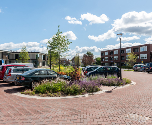 Lightronics PRUNUS A1 en BRISA armaturen op een parkeerplaats in Oldebroek Lightronics PRUNUS A1 en BRISA armaturen op een parkeerplaats in Oldebroek