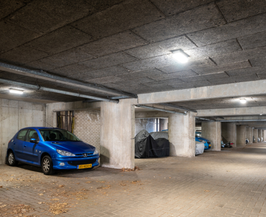 Lightronics PVX en TPS armaturen in de parkeergarage van een appartementencomplex van Waterweg Wonen in Vlaardingen Lightronics PVX en TPS armaturen in de parkeergarage van een appartementencomplex van Waterweg Wonen in Vlaardingen
