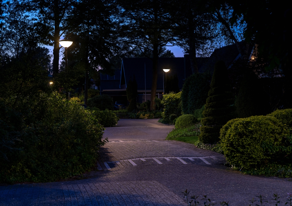 Een dimregime is een programma dat ervoor zorgt dat een LED-armatuur aan de hand van vooraf ingestelde tijdinstellingen van vermogen en lichtsterkte verandert. Een armatuur wordt zo ingesteld dat het tijdens een bepaalde periode minder licht hoeft uit te stralen. Omdat een armatuur niet op het volledige vermogen hoeft te branden, wordt er energie bespaard en gaat een armatuur langer mee. Dimregimes Lightronics